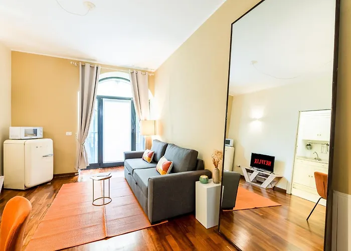 Exclusive Loft With Private Garden In Center At Navigli - 10min To Duomo شقة ميلان