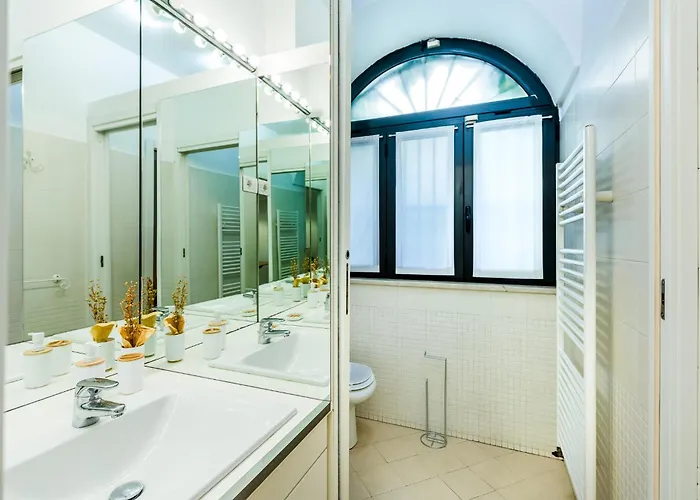 Exclusive Loft With Private Garden In Center At Navigli - 10min To Duomo شقة ميلان